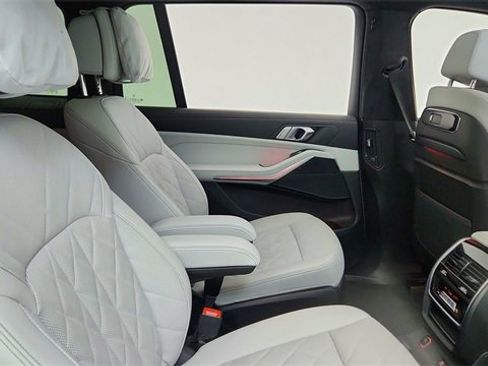Used 2025 BMW X7 xDrive40i w/ M Sport Package image 24