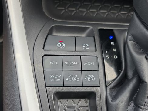 Used 2024 Toyota RAV4 XLE AWD/4WD image 23