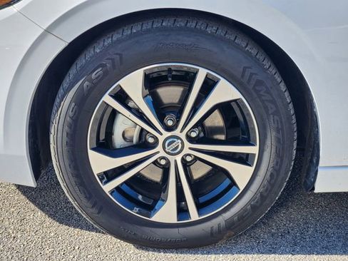 Used 2023 Nissan Sentra SV FWD image 7