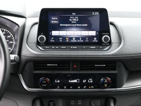 Used 2025 Nissan Rogue SV FWD image 11