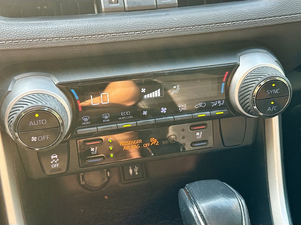 Used 2019 Toyota RAV4 Limited w/ Limited Grade Weather Package AWD/4WD image 16