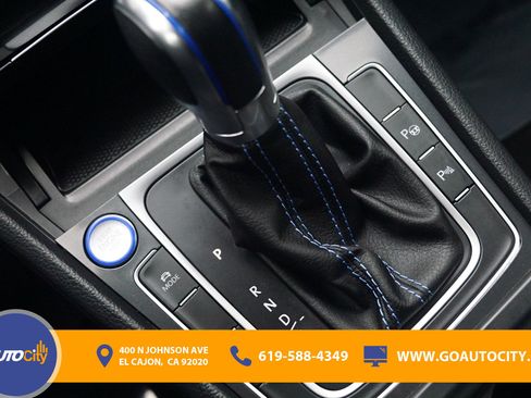 Used 2019 Volkswagen e-Golf SEL Premium image 25