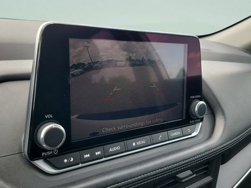 Used 2024 Nissan Rogue S FWD image 17
