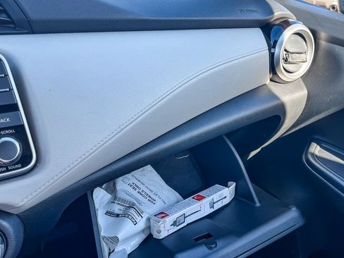 Used 2022 Nissan Versa SV w/ Trunk Package image 51