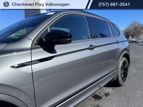 Used 2024 Volkswagen Tiguan SE R-Line image 4