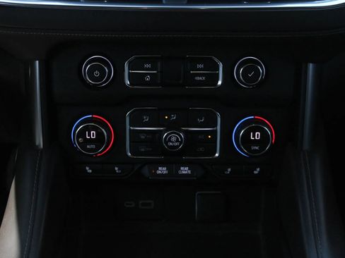 Used 2021 Chevrolet Suburban Z71 w/ Z71 Off-Road Package image 25