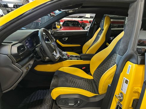 Used 2022 Lamborghini Urus Base image 14