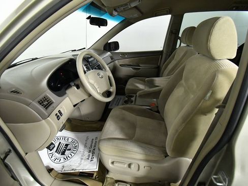 Used 2008 Toyota Sienna Sienna Passenger Van image 5