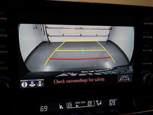 Used 2024 Toyota Sienna Platinum image 25