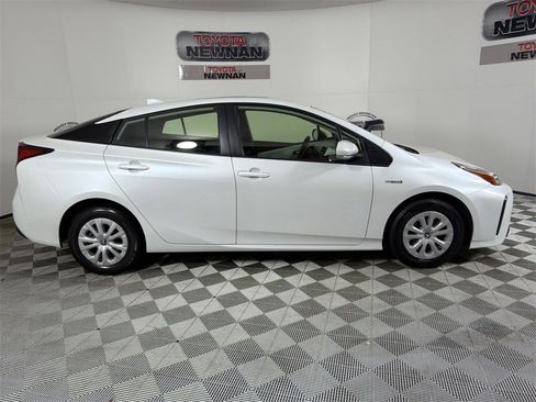 Used 2022 Toyota Prius image 2
