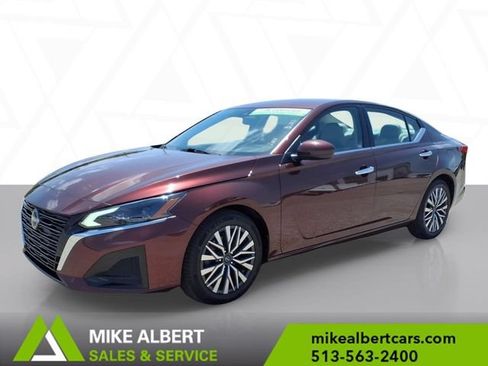 Used 2023 Nissan Altima 2.5 SV FWD image 3