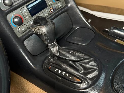 Used 2000 Chevrolet Corvette Coupe w/ Memory Pkg RWD image 25