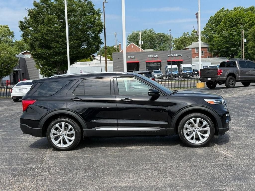 Used 2023 Ford Explorer Platinum w/ Technology Package AWD/4WD image 5