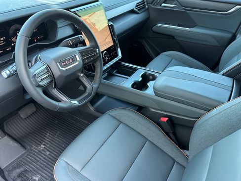 Used 2026 GMC Acadia AT4 w/ LPO, Floor Liner Package AWD/4WD image 10
