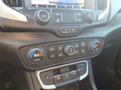 Used 2022 GMC Terrain SLT w/ Tech Package image 27