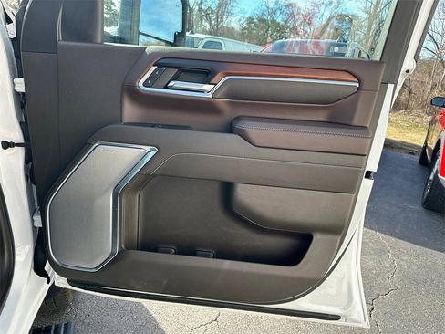 Used 2024 GMC Sierra 3500 Denali w/ Denali Reserve Package image 15