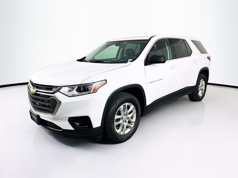 Used 2020 Chevrolet Traverse LS image 3