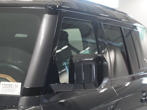 Used 2023 Land Rover Defender 110 X AWD/4WD image 7