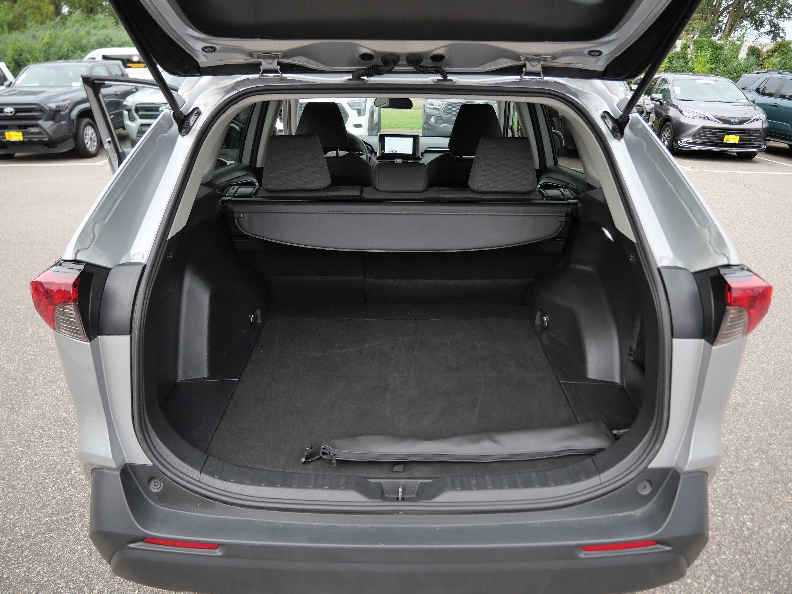 Certified 2025 Toyota RAV4 XLE AWD/4WD image 19