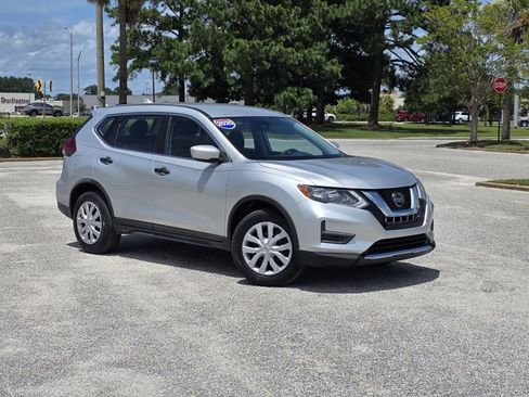 Used 2020 Nissan Rogue S FWD image 2