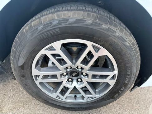 Used 2025 Ford Expedition Max Active AWD/4WD image 4