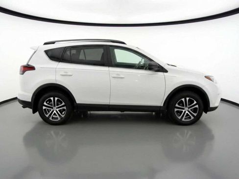 Used 2018 Toyota RAV4 LE image 6