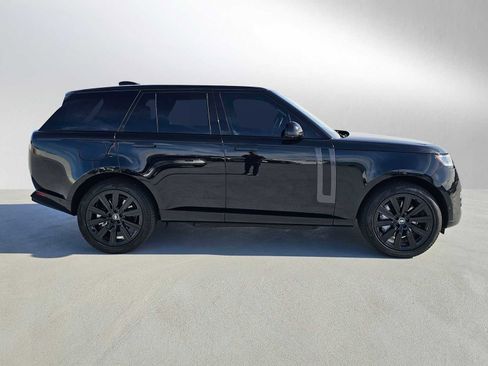 Used 2025 Land Rover Range Rover SE AWD/4WD image 2