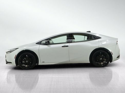 Used 2025 Toyota Prius AWD image 2