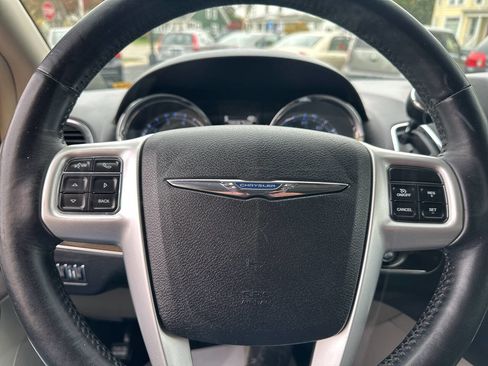 Used 2016 Chrysler Town & Country Touring w/ Driver Convenience Group image 19
