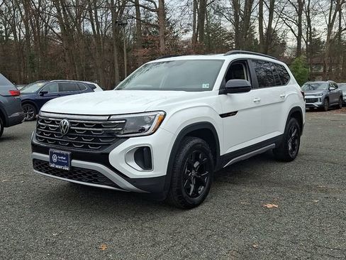 Certified 2025 Volkswagen Atlas Peak Edition SE image 5