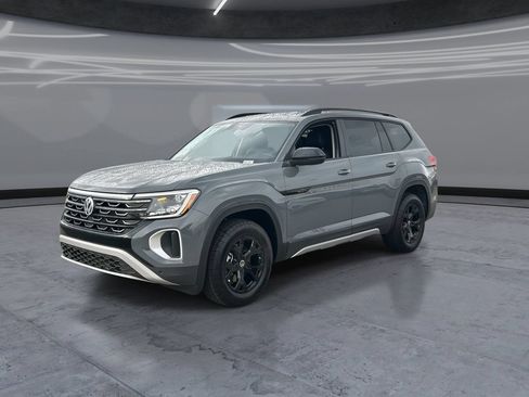 New 2026 Volkswagen Atlas Peak Edition AWD/4WD image 3