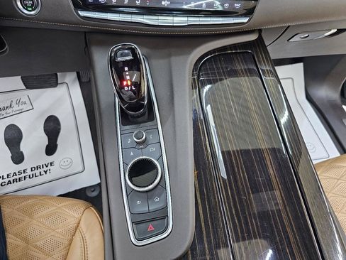 Used 2021 Cadillac Escalade Premium Luxury RWD image 36