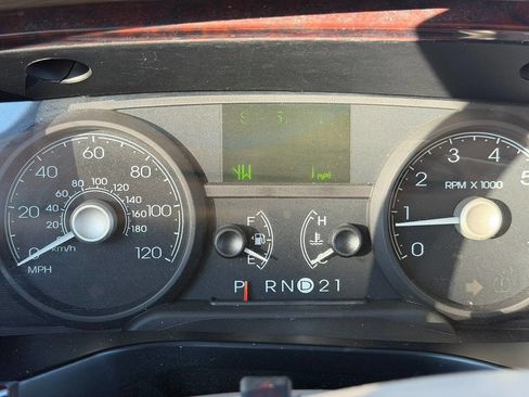 Used 2006 Lincoln Town Car Signature image 19