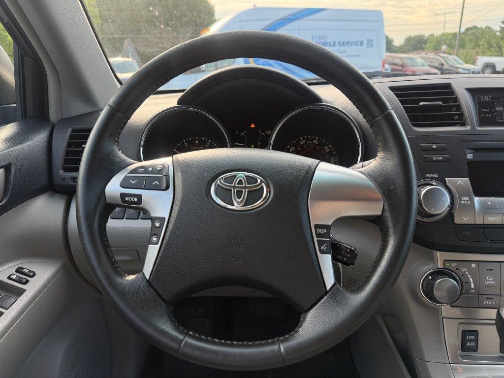 Used 2011 Toyota Highlander SE w/ Tow Pkg AWD/4WD image 27
