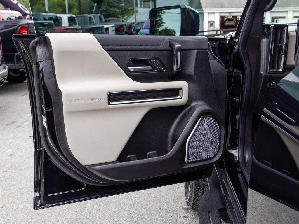 Used 2026 GMC Hummer EV SUV AWD/4WD image 11