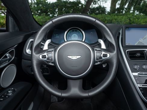 Used 2022 Aston Martin DB11 Volante RWD image 22