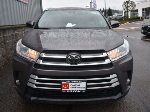 Certified 2018 Toyota Highlander XLE image 2