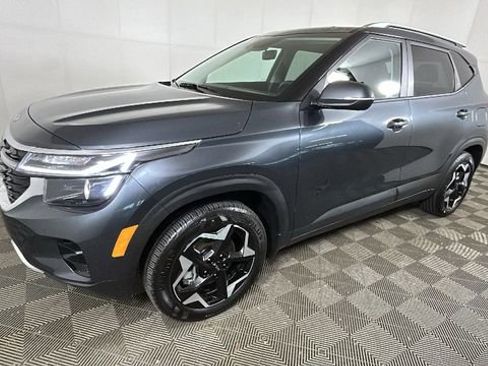 Used 2025 Kia Seltos S AWD/4WD image 7