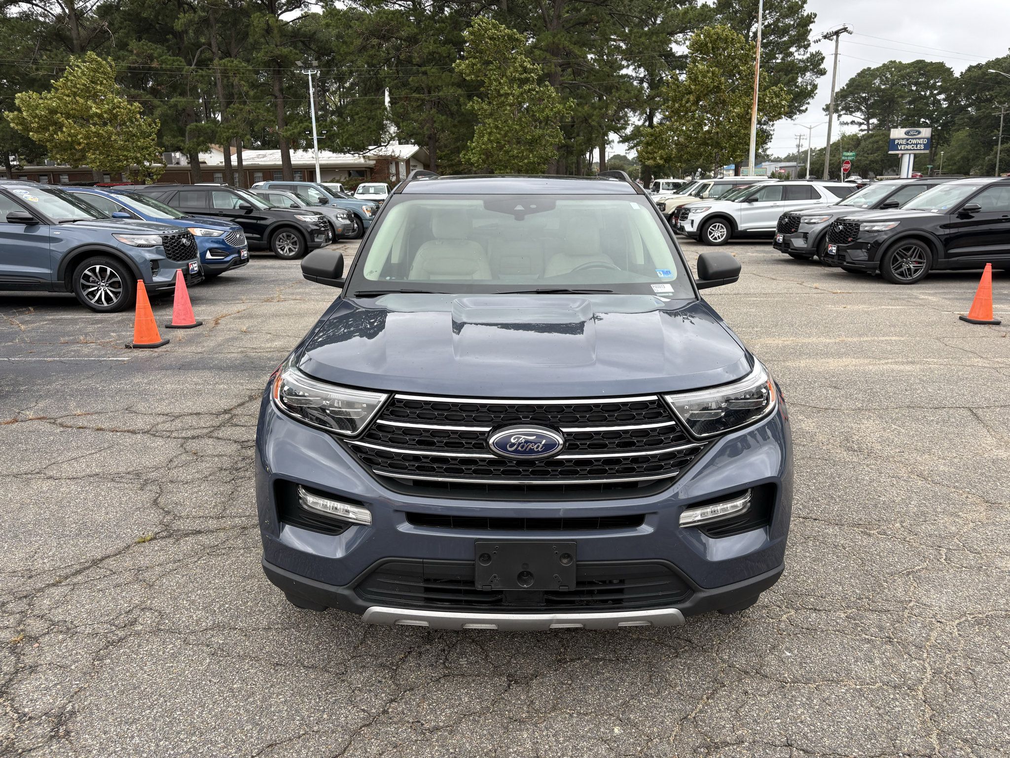 Used 2021 Ford Explorer XLT w/ Equipment Group 202A AWD/4WD image 2