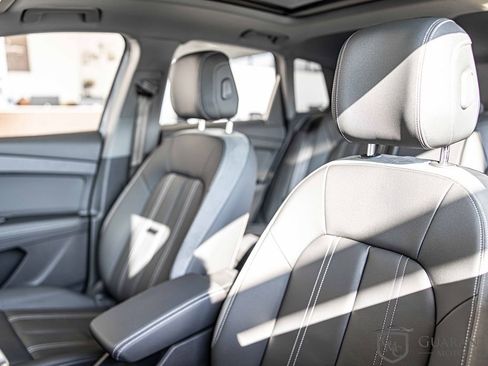 Used 2024 Audi Q4 e-tron Premium Plus w/ Premium Plus image 19