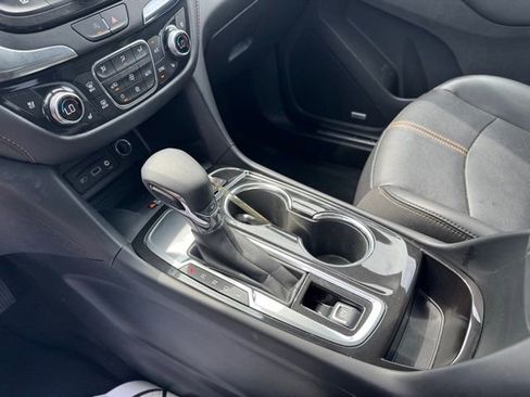 Used 2022 Chevrolet Equinox Premier FWD image 22