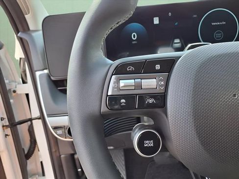 New 2025 Hyundai Ioniq 5 SEL RWD image 17