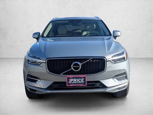 Used 2018 Volvo XC60 T8 Momentum w/ Vision Package image 2
