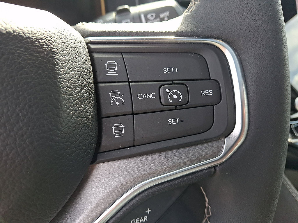 Used 2024 Jeep Wagoneer Series II w/ Convenience Group I AWD/4WD image 24