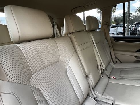 Used 2021 Lexus LX 570 4WD w/ 3rd Row & Luxury Pkg image 42