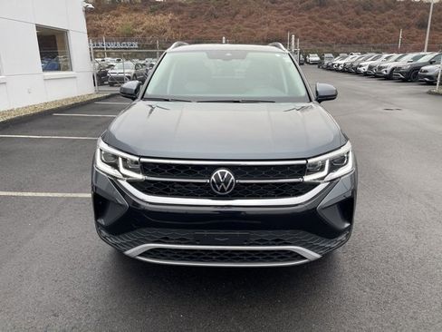 Certified 2022 Volkswagen Taos SEL w/ Panoramic Sunroof Package image 3