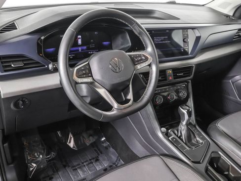 Used 2023 Volkswagen Taos SE FWD image 4