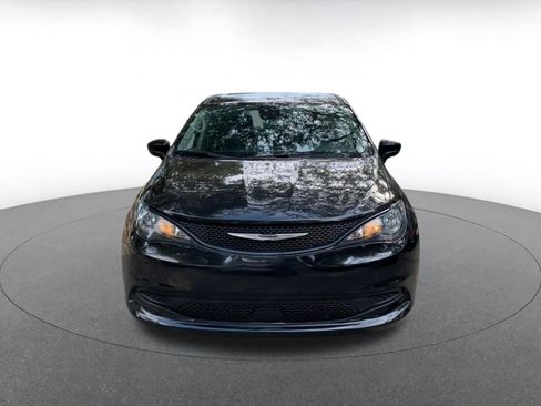 Used 2024 Chrysler Voyager LX image 2