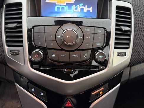 Used 2014 Chevrolet Cruze LT image 13