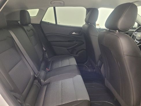 Used 2024 Chevrolet Trax LT w/ LT Convenience Package FWD image 19